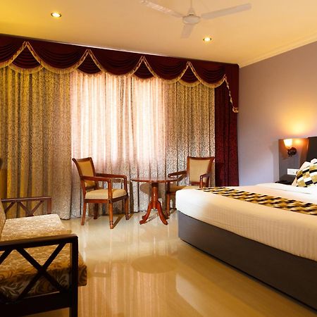 Pollāchi Hotel Gopalapuram International מראה חיצוני תמונה