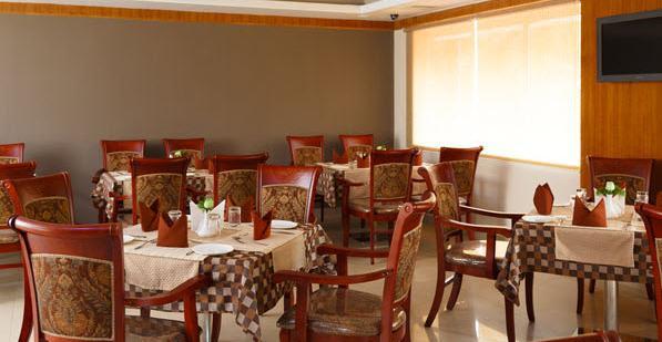 Pollāchi Hotel Gopalapuram International מראה חיצוני תמונה