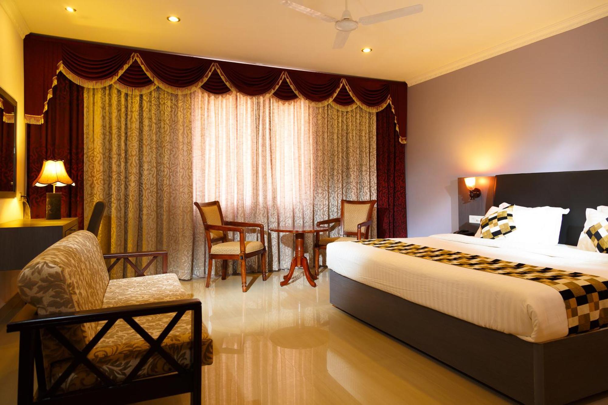 Pollāchi Hotel Gopalapuram International מראה חיצוני תמונה