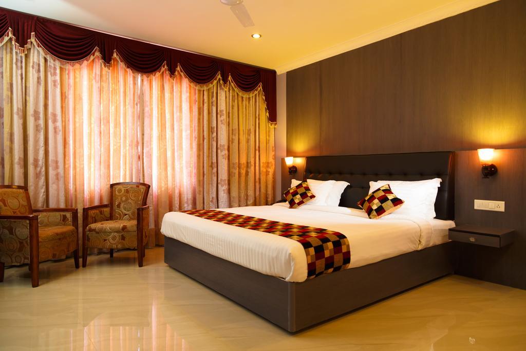 Pollāchi Hotel Gopalapuram International מראה חיצוני תמונה