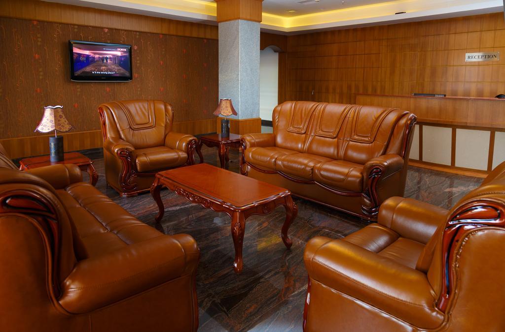 Pollāchi Hotel Gopalapuram International מראה חיצוני תמונה