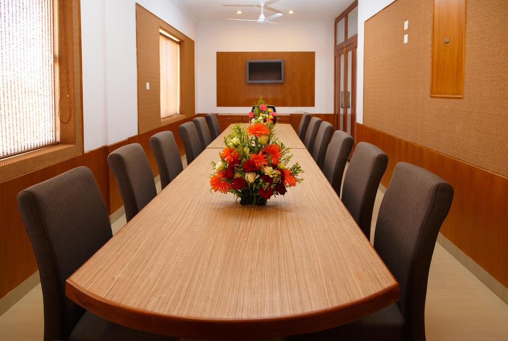 Pollāchi Hotel Gopalapuram International מראה חיצוני תמונה
