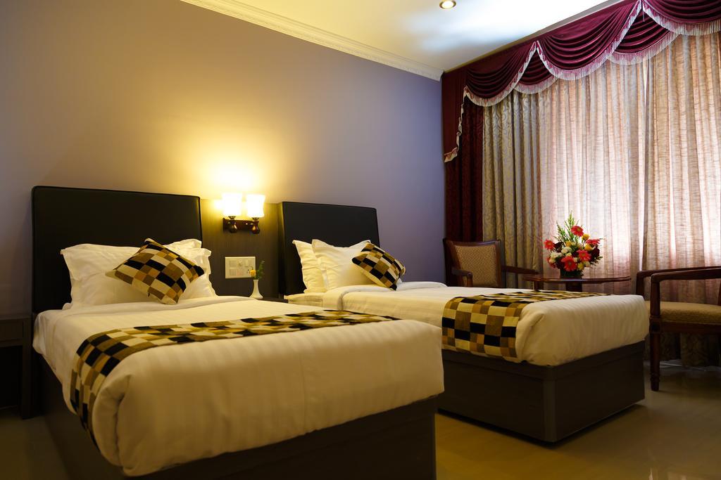 Pollāchi Hotel Gopalapuram International מראה חיצוני תמונה