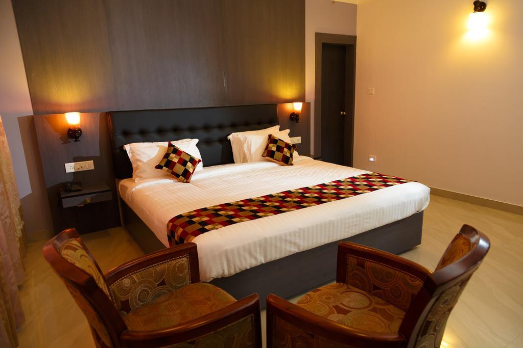 Pollāchi Hotel Gopalapuram International מראה חיצוני תמונה