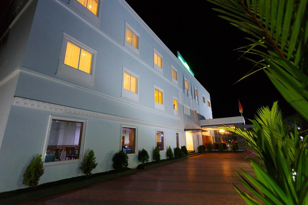 Pollāchi Hotel Gopalapuram International מראה חיצוני תמונה