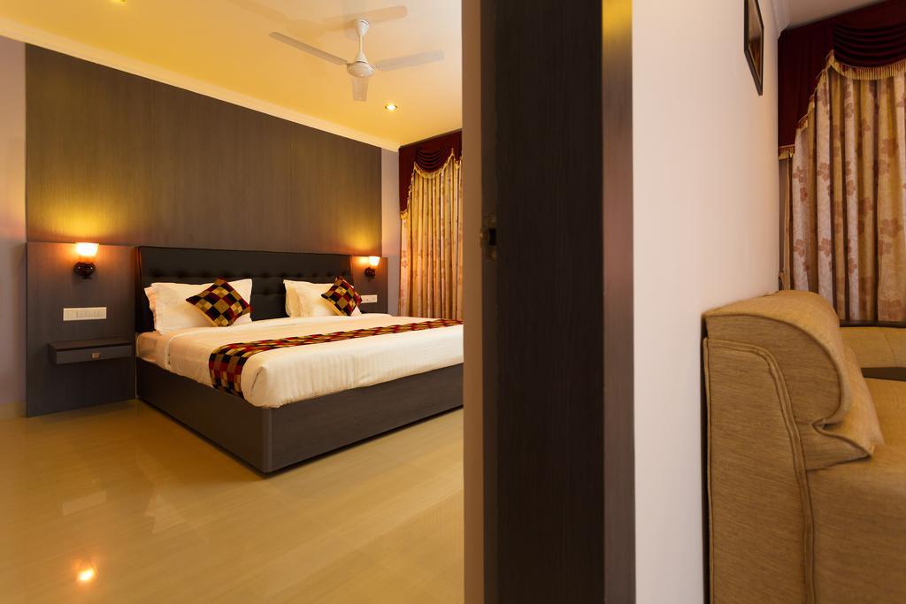 Pollāchi Hotel Gopalapuram International מראה חיצוני תמונה