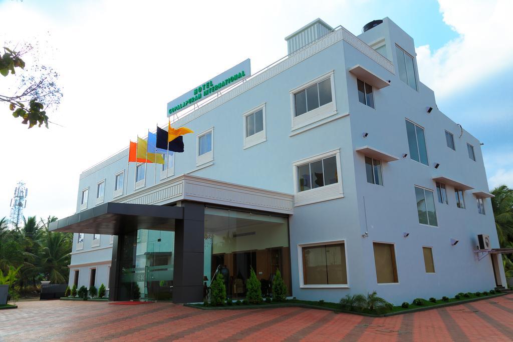 Pollāchi Hotel Gopalapuram International מראה חיצוני תמונה