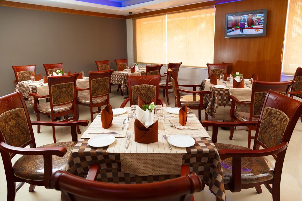Pollāchi Hotel Gopalapuram International מראה חיצוני תמונה