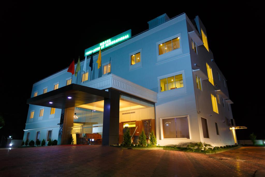 Pollāchi Hotel Gopalapuram International מראה חיצוני תמונה