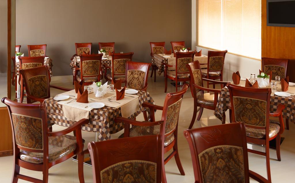 Pollāchi Hotel Gopalapuram International מראה חיצוני תמונה