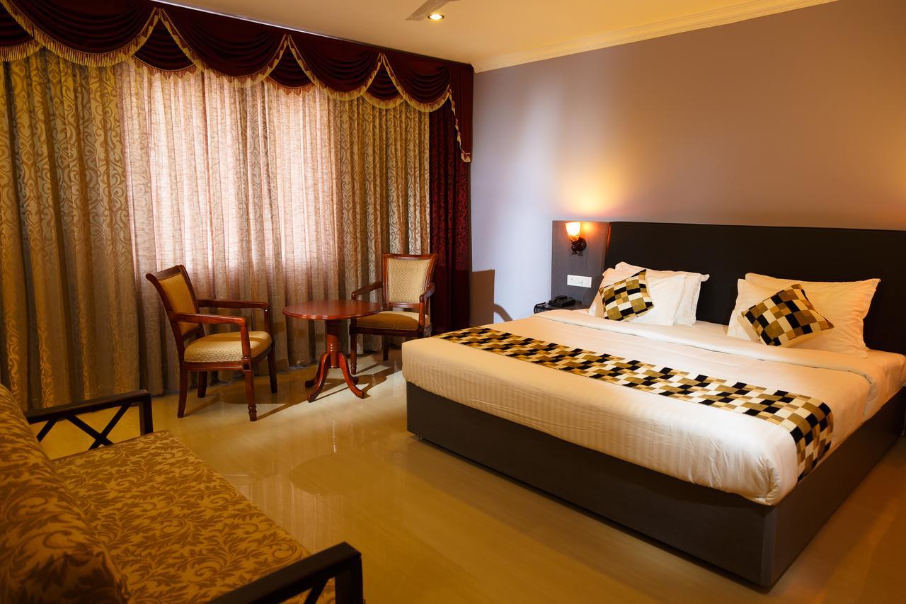 Pollāchi Hotel Gopalapuram International מראה חיצוני תמונה