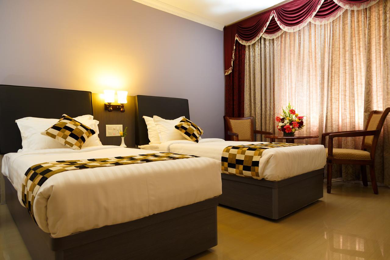 Pollāchi Hotel Gopalapuram International מראה חיצוני תמונה