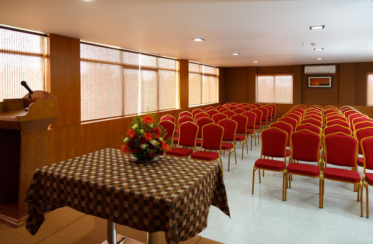 Pollāchi Hotel Gopalapuram International מראה חיצוני תמונה